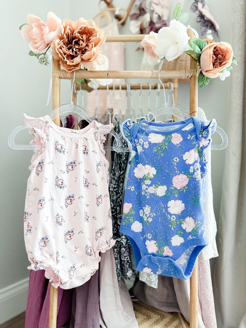 2 Baby Gap Floral Flutter Slv Onesie Bodysuits 12-18mths